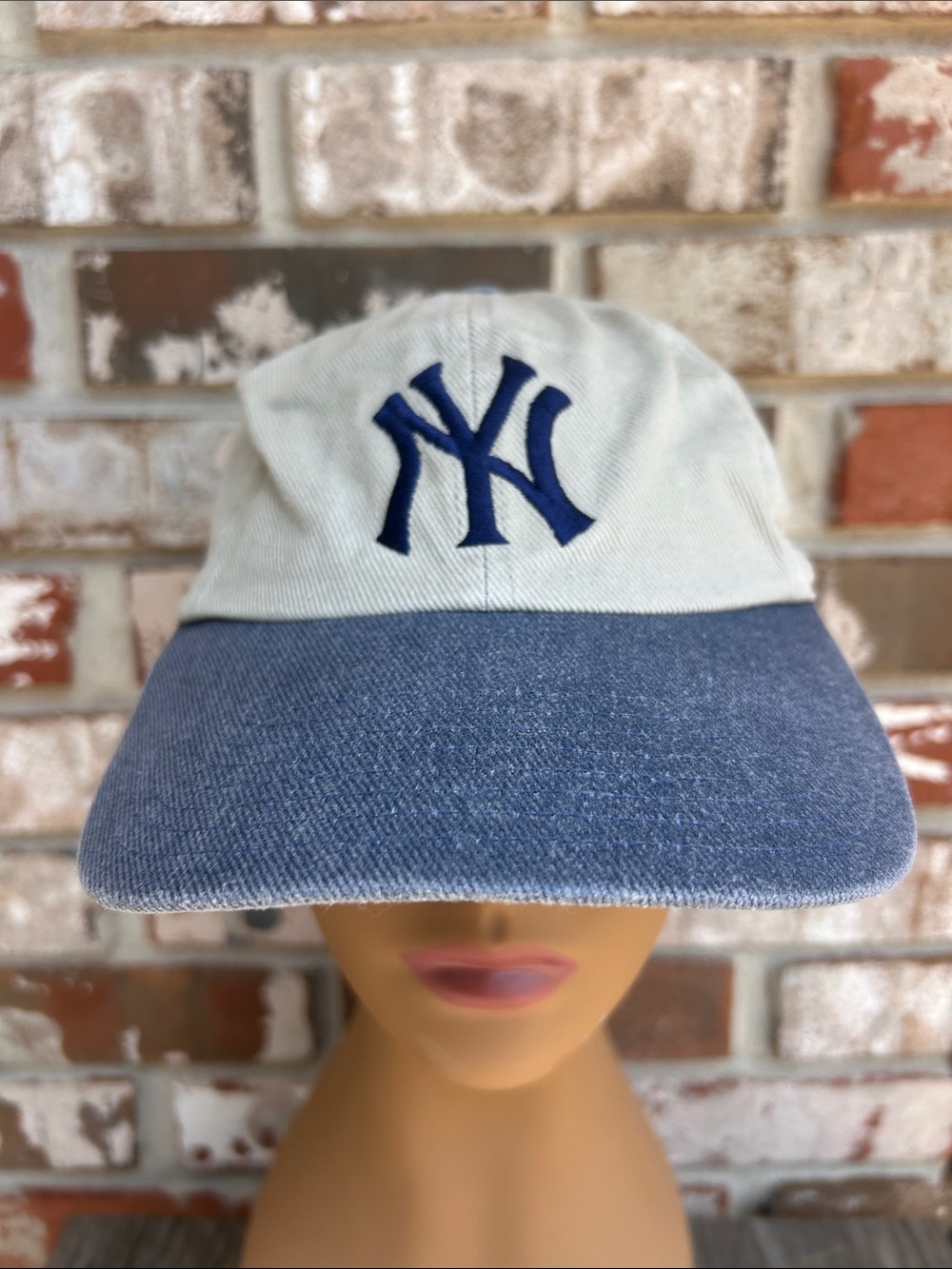 Vintage New York Yankees two tone baseball cap excellent condition never worn